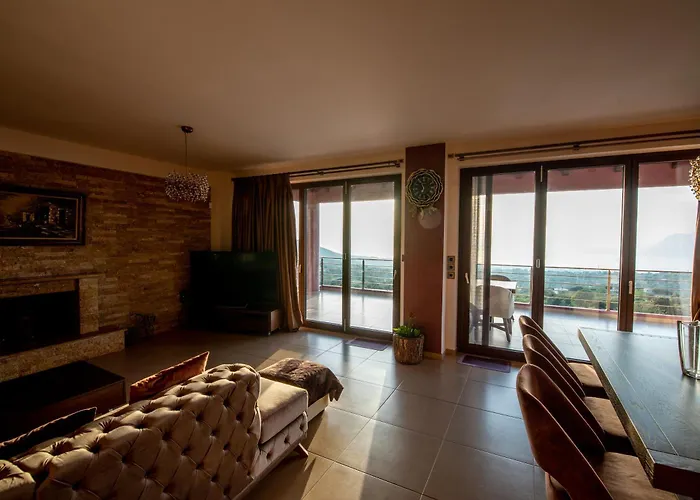 Alexandros - Four Seasons Villa *