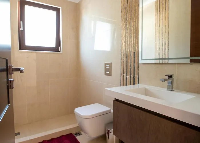 Alexandros - Four Seasons Villa Patras